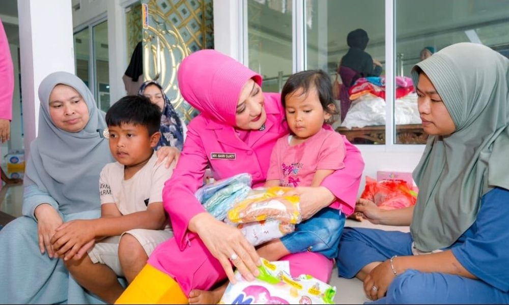 HKGB ke-74, Bhayangkari Sumbar Hadir Berikan Bantuan bagi Warga Terdampak Banjir Bandang