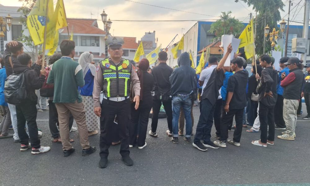 Polres Pasuruan Kota Kawal Aksi Damai PC PMII dan Aliansi BEM Pasuruan Raya, Pastikan Penyampaian Aspirasi Berjalan Aman dan Kondusif