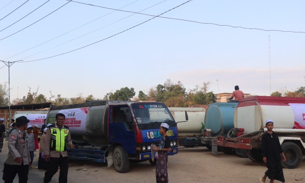 Tanggap Kemarau Panjang, Polres Sampang Distribusikan 120 Ribu Liter Air Bersih