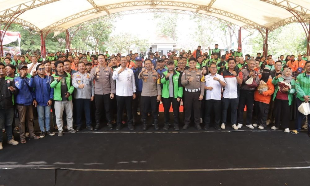 Perkuat Sinergi Polisi Bersama Masyarakat, Polres Pasuruan Gandeng Ratusan Ojol Sukseskan ‘Jogo Omah’