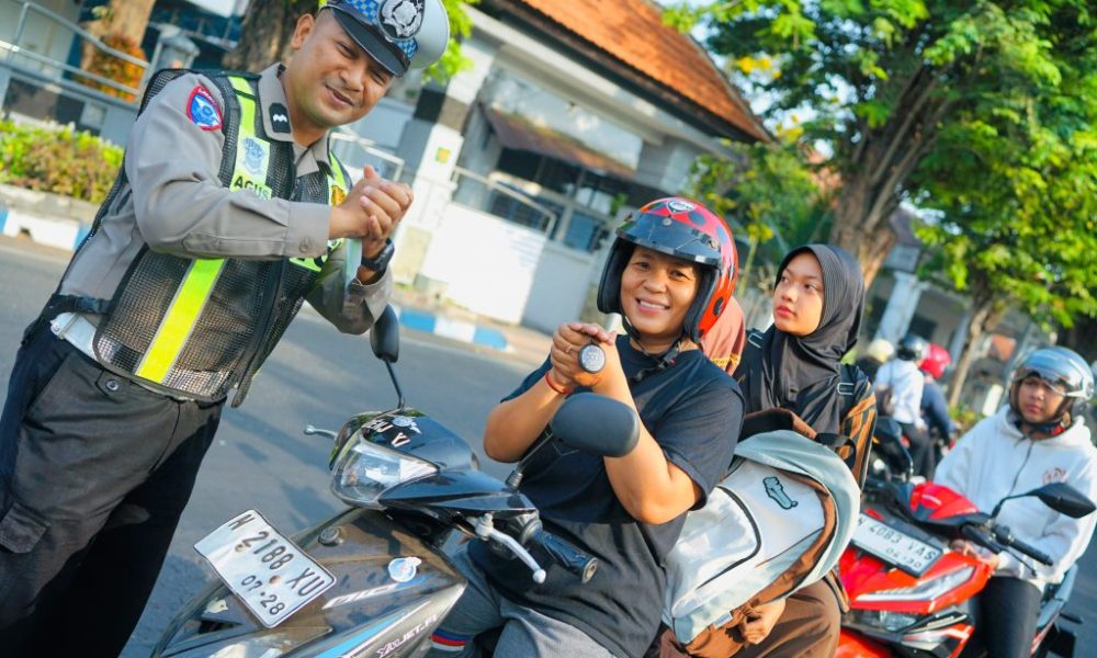 Satlantas Polres Pasuruan Kota Bagikan Brosur Ops Patuh Semeru 2026, Ajak Masyarakat Tertib Berlalu Lintas